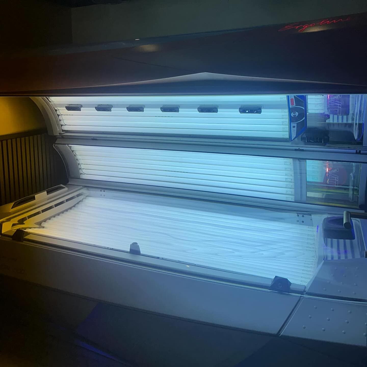 Professional tanning bed